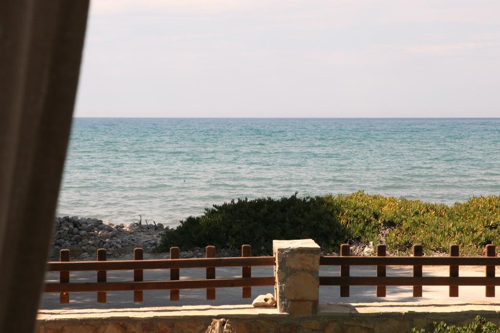 Horizonte Seafront Suites 基萨莫斯 外观 照片